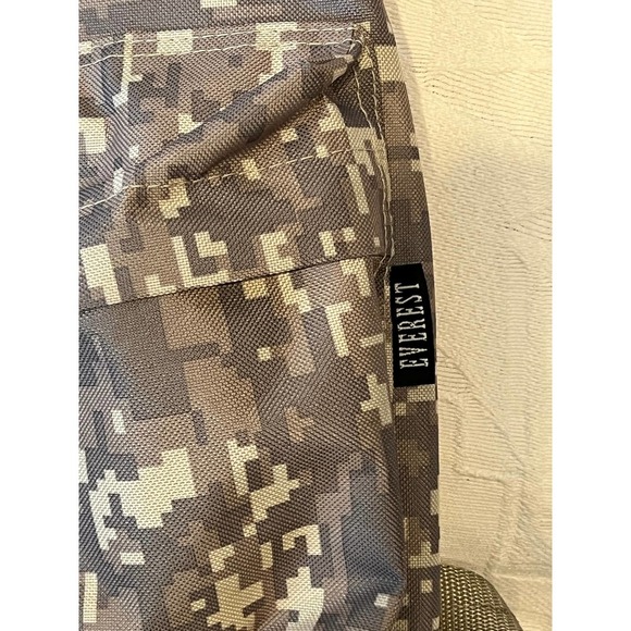 Everest Camo  Backpack w Tarheel Challenge Academy Patch - Picture 3 of 4